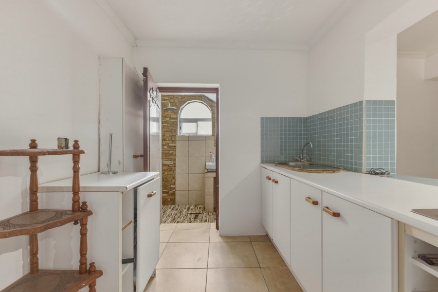 4 Bedroom Property for Sale in Vredehoek Western Cape